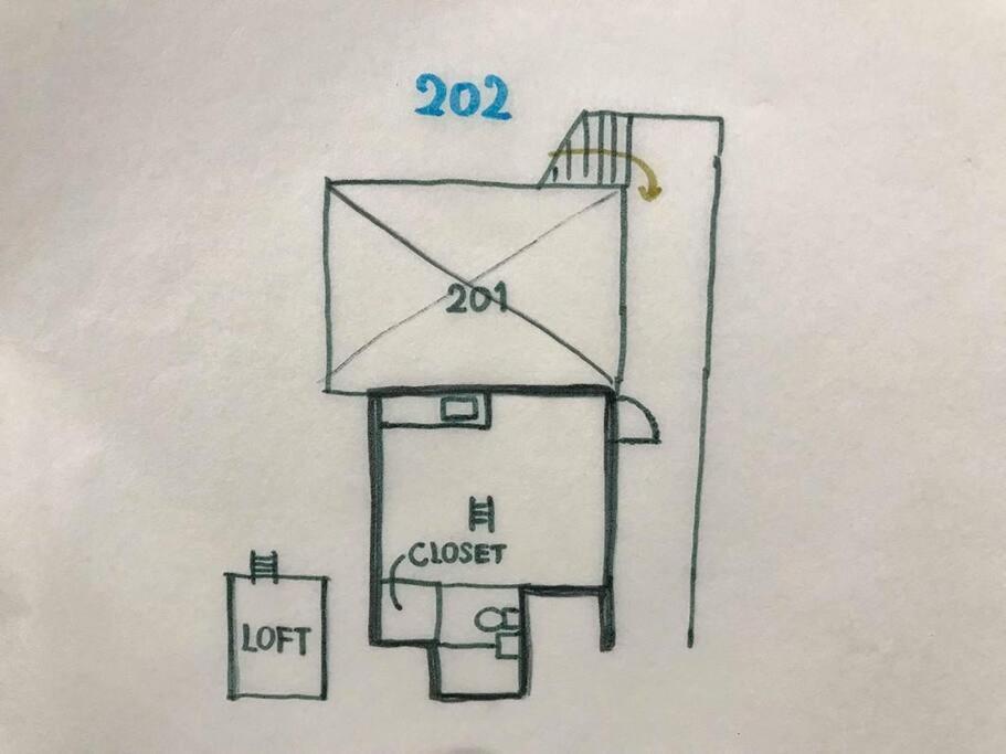 Charming With Loft C202 Apartment